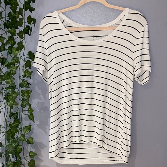 Woman's Target B&W Striped Short Sleeve Scoop Top - Picture 3 of 8